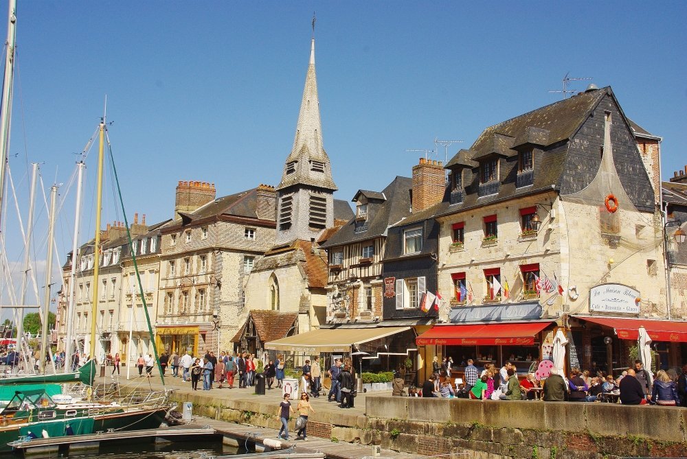 Honfleur et son vieux port emblématique.