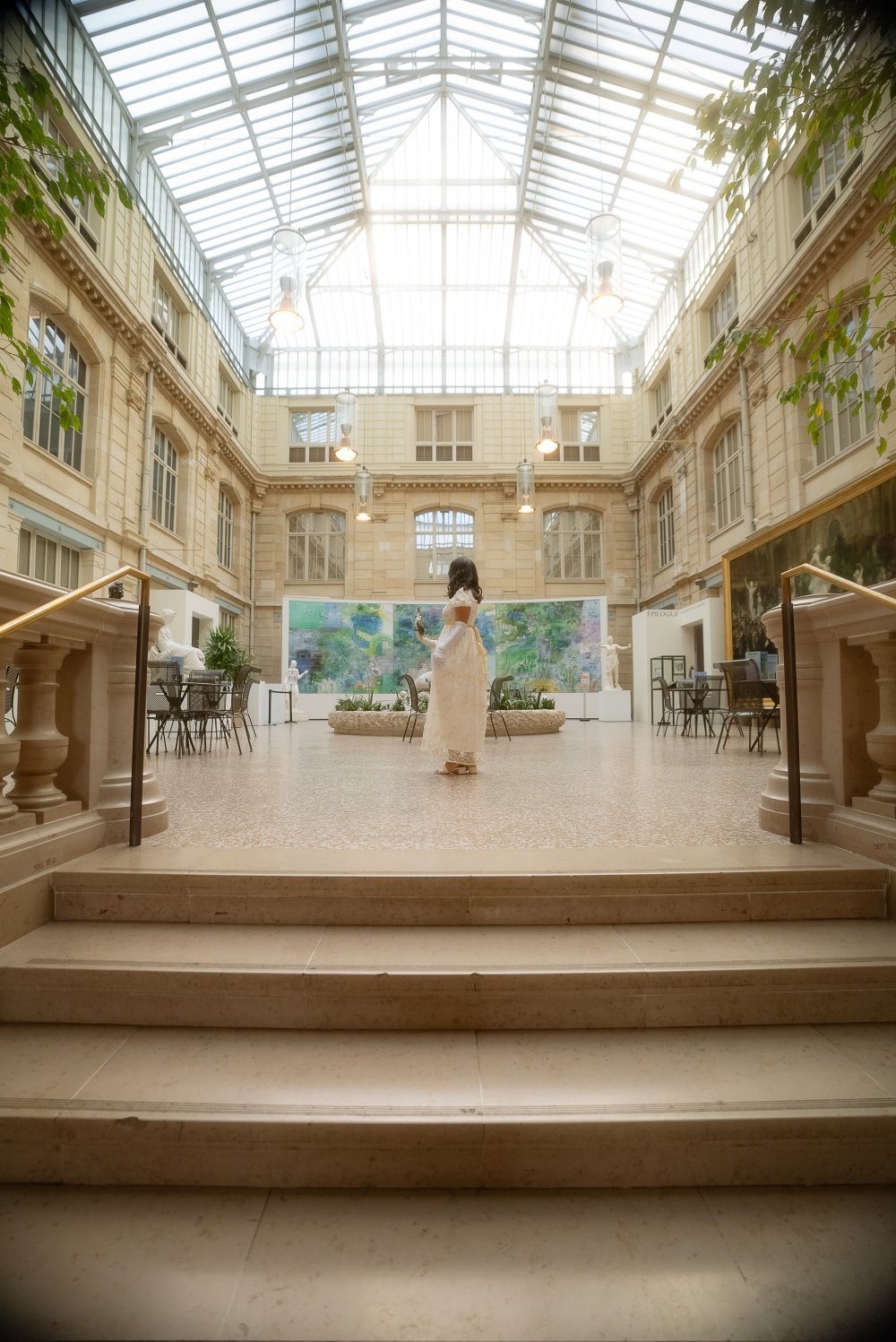 Lors de la soir&eacute;e inspir&eacute;e de La Chronique des Bridgerton, les participants sont invit&eacute;s &agrave; venir habill&eacute;s comme les personnages de la s&eacute;rie.