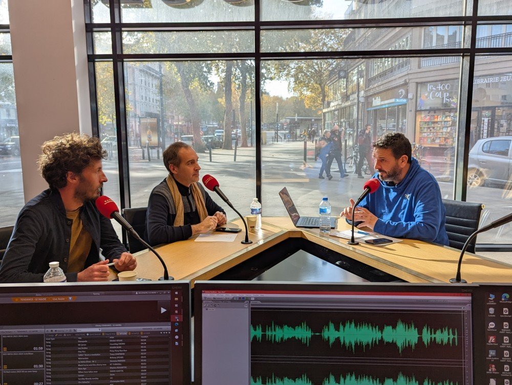 Des journalistes de L'Equipe et Paris Normandie ont comment&eacute; l'actualit&eacute; du HAC dans le D&eacute;brief.