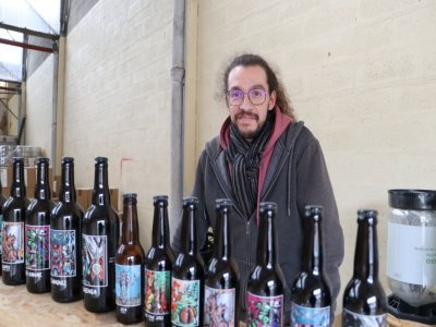 Bakbuk, brasserie située à Sotteville-lès-Rouen lancée par Clément Yvelin, propose une gamme de sept bières bio.