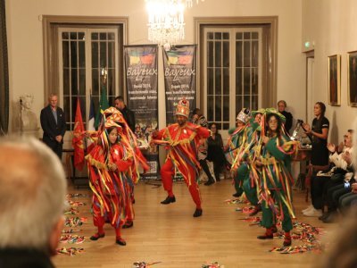 12 enfants ont fait le voyage avec la délégation brésilienne. L'occasion pour eux de jouer un spectacle sur leur culture et leur pays ce jeudi 30 octobre, à l'hôtel des Doyens. - Léo Besselièvre