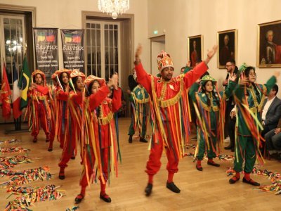 12 enfants ont fait le voyage avec la délégation brésilienne. L'occasion pour eux de jouer un spectacle sur leur culture et leur pays ce jeudi 30 octobre, à l'hôtel des Doyens. - Léo Besselièvre