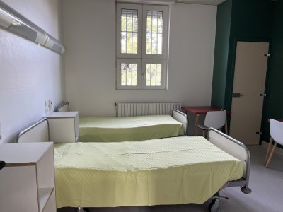 L'Unité de court séjour dispose dans un premier temps de 12 lits et compte par la suite atteindre une capacité de 20 lits.