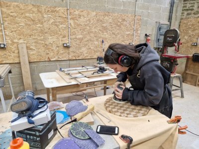 Le couple r&eacute;alise des objets en bois massif dans son atelier depuis plusieurs ann&eacute;es. - Martin Patry