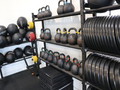 Pour pallier l'arrivée de l'hiver, et pour continuer une activité physique et régulière, les salles de sport peuvent être une bonne alternative. - Léo Besselièvre