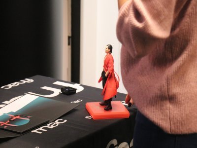 La figurine OrelSama, que peuvent se procurer les fans de l'artiste.