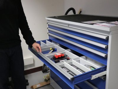 De l'équipement de bricolage est mis à disposition, pour rendre accessibles des outils parfois onéreux. Des ateliers seront mis en place pour aider à réparer des objets du quotidien qui ne fonctionnent plus.