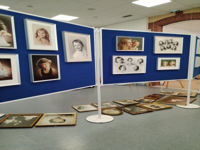 A Dives-sur-Mer se tient une exposition des tirages du couple Poppé
où nostalgie, souvenirs et réjouissance des anciens sont à l'honneur. - Studio Poppé