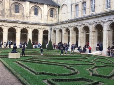 Le cloitre de l'hôtel de ville est investi par les gourmands tout le week-end. - Ruddy Brelle