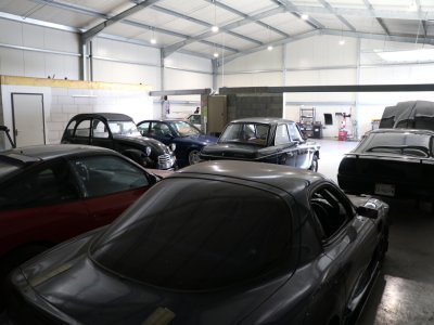 Ouvert depuis un an et demi, VP Factory s'occupe de véhicules anciens et de collection, à Bretteville-sur-Laize. - Léo Besselievre