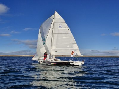 Les juges notent tout : la position du navire, le timing, la réaction du candidat face au vent... - Julien Rojo