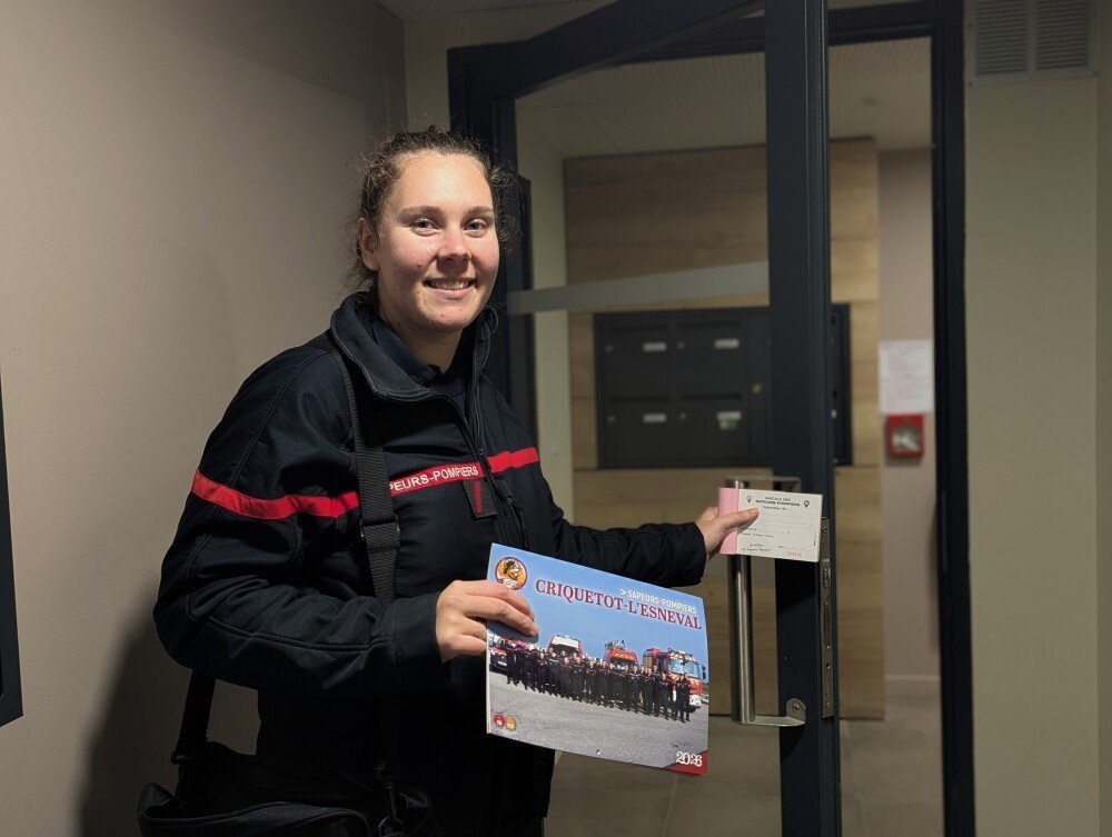La tourn&eacute;e des pompiers, un incontournable pour cette infirmi&egrave;re de 23 ans, pompier volontaire.