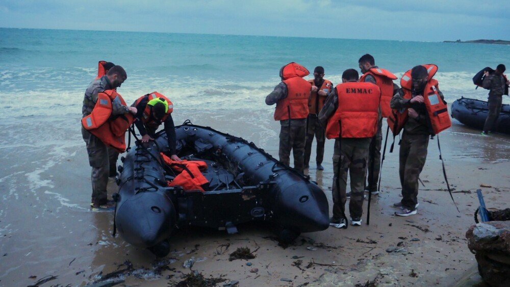 Les apprentis s'appr&ecirc;tent &agrave; prendre la mer.