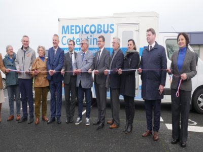 Plusieurs personnalités ont inauguré le médicobus, comme la députée Anna Pic ou les sénateurs David Margueritte ou Sébastien Fagnen. - Julien Rojo