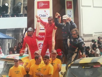 Bruno Miot (au centre, en rouge) avait participé au Dakar en 2012 et 2013 - courtoisie