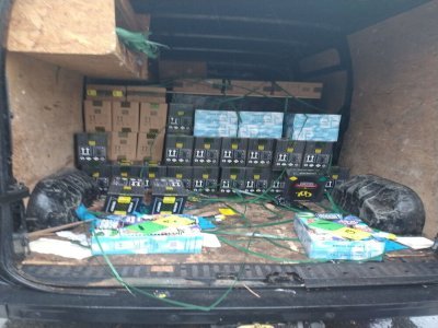 Le camion intercepté contenait 1 100 bonbonnes de protoxyde d'azote. - Gendarmerie de la Mayenne