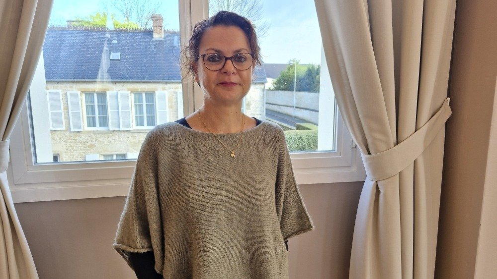 La maire de La Hague Manuella Mahier alerte : quatre fermes de sa commune sont menac&eacute;es par le trac&eacute;.