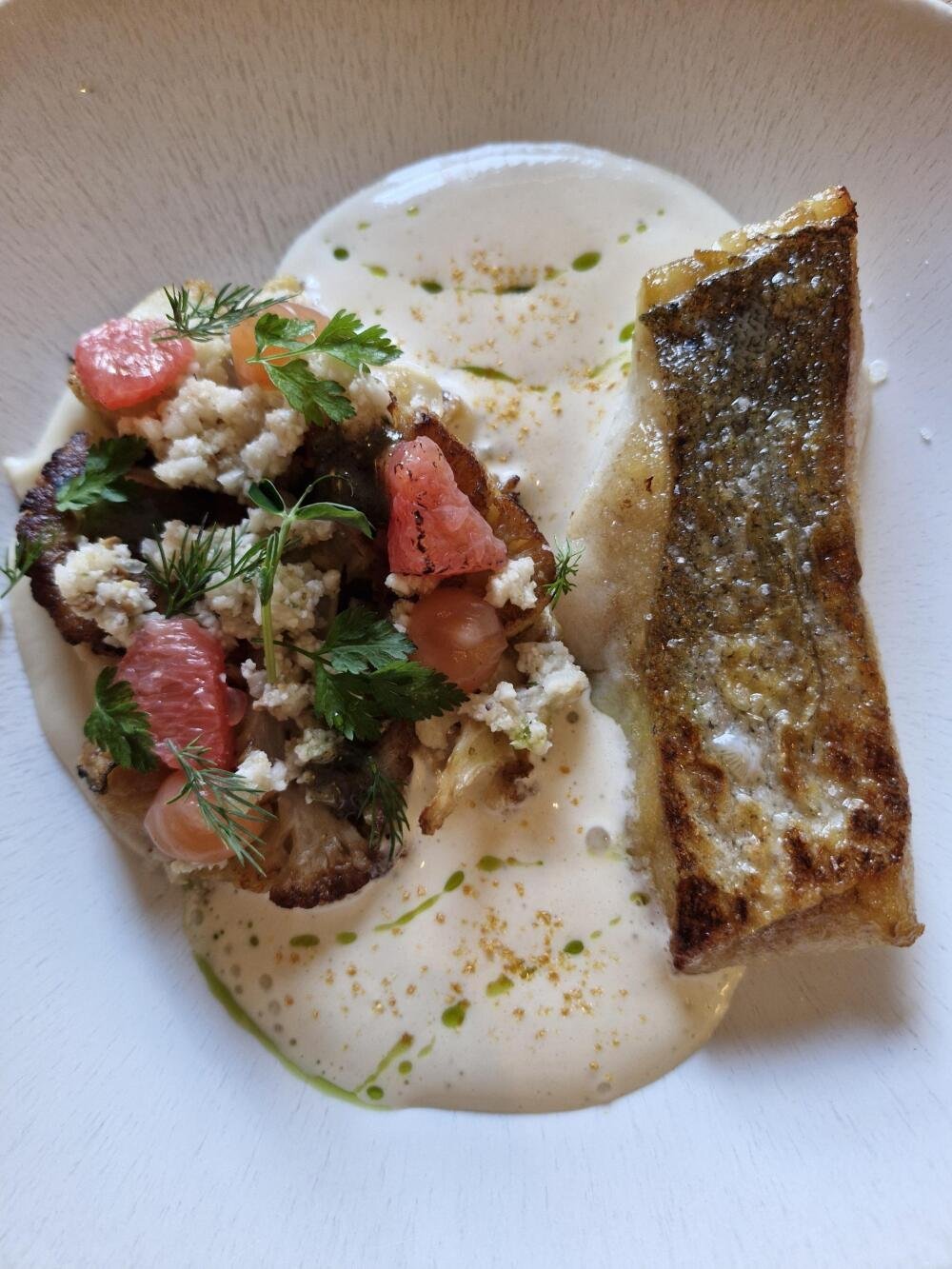 Lieu jaune et chou-fleur r&ocirc;ti.