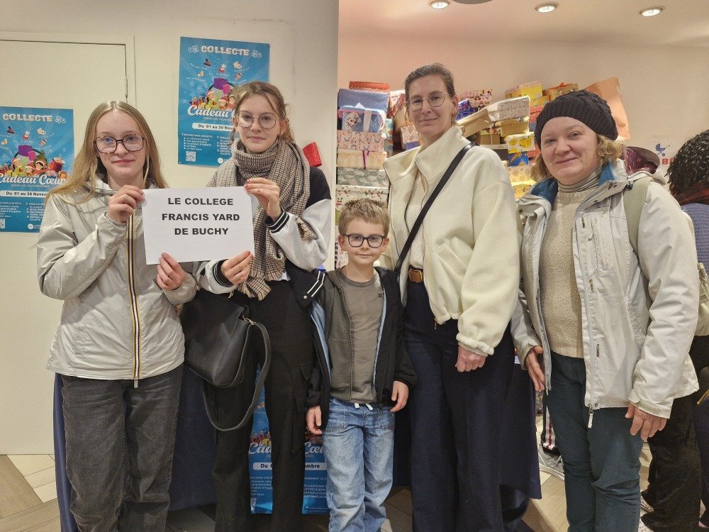 Cette ann&eacute;e, le coll&egrave;ge Francis Yard de Buchy a fait des dons &agrave; l'association Le Cadeau du c&oelig;ur.