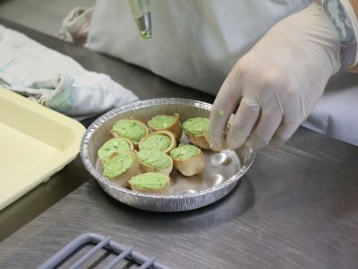 Vous connaissez l'escargot en coquille, voici la version en croquille. Cette gaufrette au go&ucirc;t assez neutre fait ressortir celui de l'animal. Cette option, qui se mange fa&ccedil;on bouch&eacute;e, est id&eacute;ale pour un ap&eacute;ritif ou une entr&eacute;e.