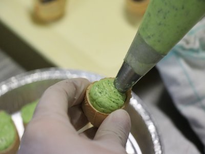 Les escargots sont cuisin&eacute;s avec des produits locaux.