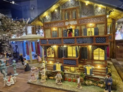 "On sort un peu du cadre", conc&egrave;de Gilles Belugou. Le passionn&eacute; a fait reconstituer des &eacute;l&eacute;ments de sa ville de Forges-les-Eaux. Ici le pavillon Richelieu toujours visible dans le parc du casino.