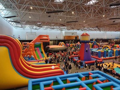 R&eacute;cr&eacute;Days rime avec toboggan, ch&acirc;teau gonflable, jeux en bois,
luge de 30 m&egrave;tres, accrobranche et bien d'autres attractions. - R&eacute;cr&eacute;Days