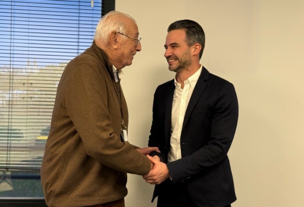 Andr&eacute; R&eacute;ol, &agrave; gauche, c&egrave;de sa place &agrave; Beno&icirc;t Martinet, &agrave; droite, apr&egrave;s la reprise majoritaire de l'ancien directeur g&eacute;n&eacute;ral.