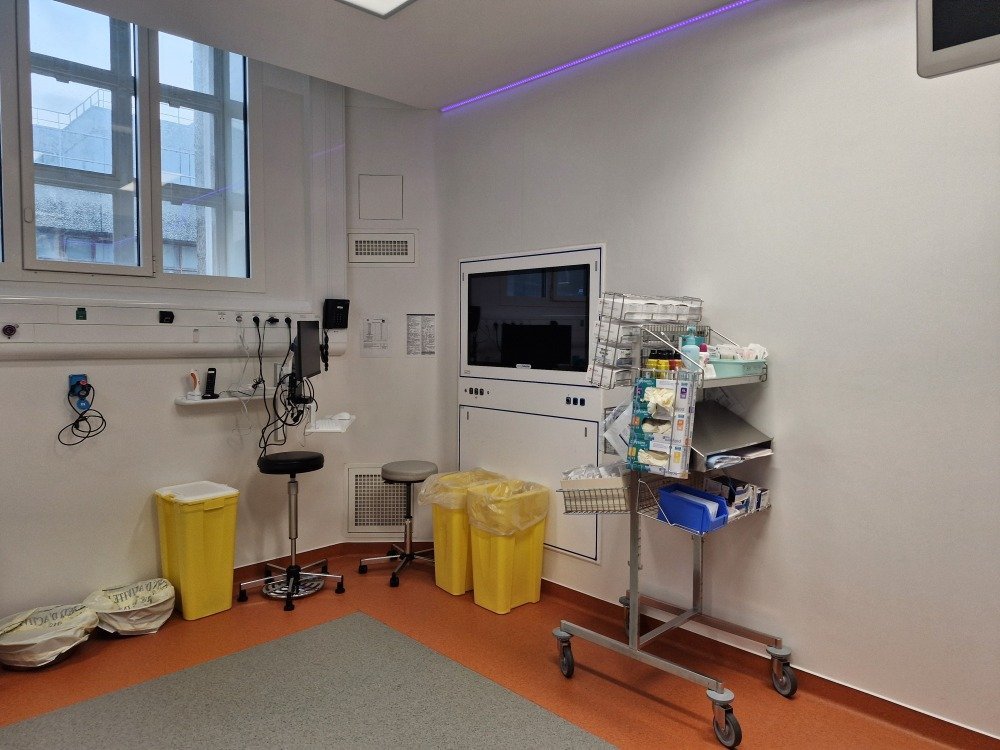 Ces images peuvent &ecirc;tre diffus&eacute;es sur plusieurs &eacute;crans et aussi vers d'autres &eacute;tablissements de sant&eacute;, pour la formation des internes ou les avis m&eacute;dicaux externes.