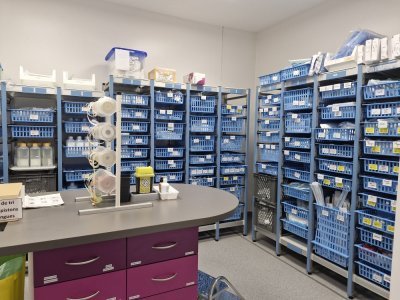 Diff&eacute;rentes r&eacute;serves et espaces de stockage pour la pharmacie ont aussi &eacute;t&eacute; ajout&eacute;s. - Thibault Lecoq