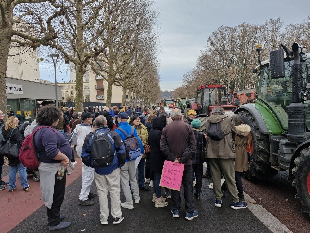 Une centaine d'agriculteurs de la Coordination rurale se sont mobilis&eacute;s.