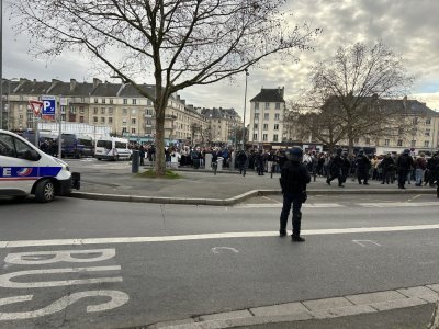 Ce samedi 20 d&eacute;cembre, Jordan Bardella est venu &agrave; l'h&ocirc;tel Mercure d&eacute;dicacer son nouveau livre. Un important dispositif de s&eacute;curit&eacute; a &eacute;t&eacute; mis en place.