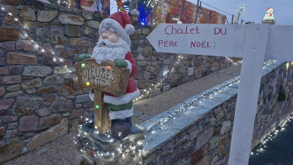 Le p&egrave;re No&euml;l accueille les visiteurs, m&ecirc;me apr&egrave;s le 25&nbsp;d&eacute;cembre.