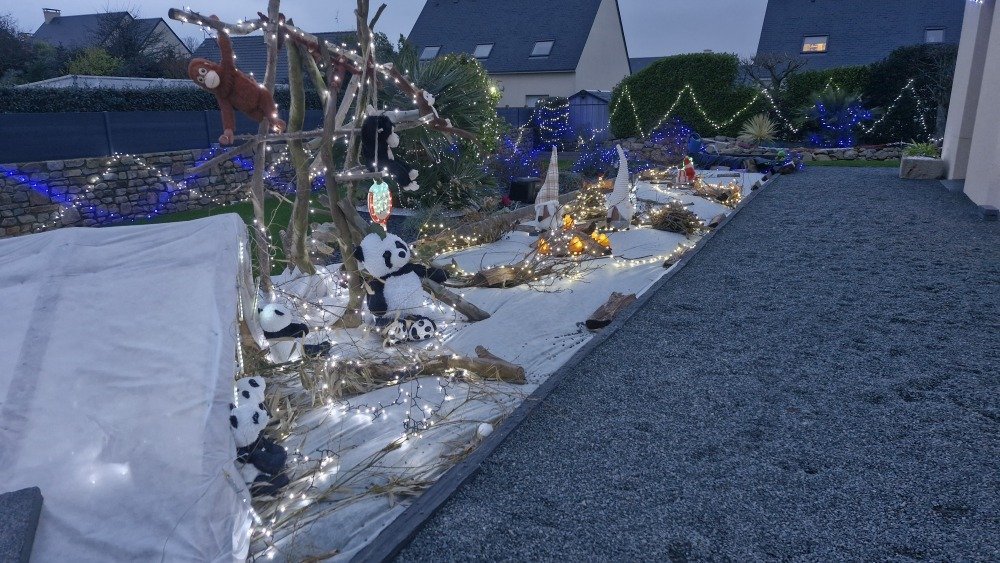 Le terrain compte plus de six kilom&egrave;tres de guirlandes.