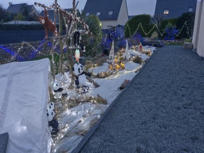 Le terrain compte plus de six kilom&egrave;tres de guirlandes. - Julien Rojo