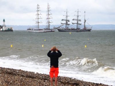 Les Grandes Voiles du&nbsp;Havre auront anim&eacute; l'&eacute;t&eacute; 2025, malgr&eacute; un d&eacute;part des bateaux sous la pluie. - C&eacute;lia Caradec