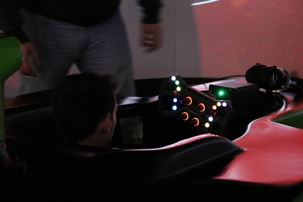 RS Simulation, &agrave; Mondeville, permet de s'immerger compl&egrave;tement dans le monde du sport automobile, avec des simulateurs de GT ou encore de Formule 1.