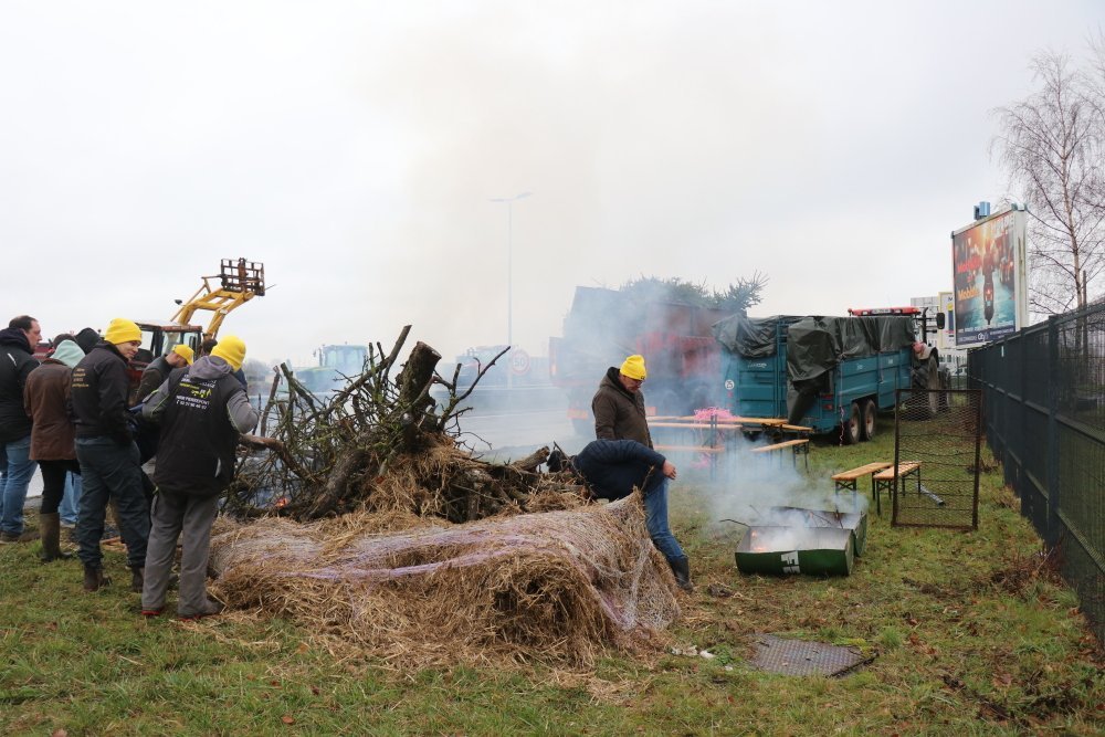 Les agriculteurs ont partag&eacute; un barbecue ensemble.