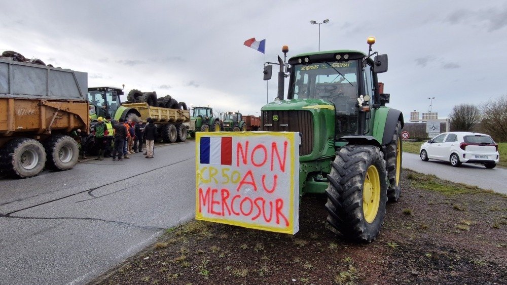 La manifestation a commenc&eacute; par un premier rendez-vous &agrave; proximit&eacute; du centre commercial Auchan de La Glacerie.