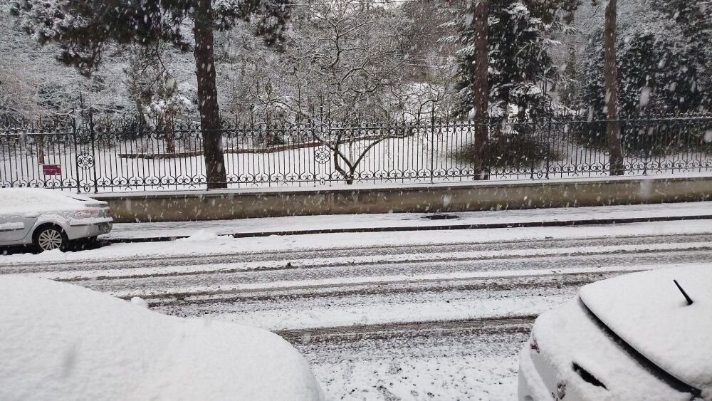 A Lillebonne, la ville a vite &eacute;t&eacute; recouverte d'un &eacute;pais manteau blanc.