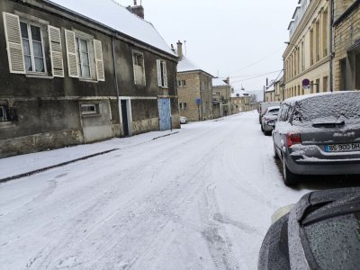 Les routes peu fr&eacute;quent&eacute;es ont la chance de rester bien blanches. - Paul P&eacute;an &agrave; Argentan
