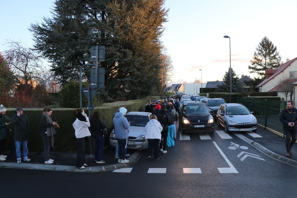 La fille s'est &eacute;tir&eacute;e jusqu'&agrave; la rue de Guernesey, &agrave; plus de 300 m&egrave;tres du centre culturel du E. Leclerc de Bayeux