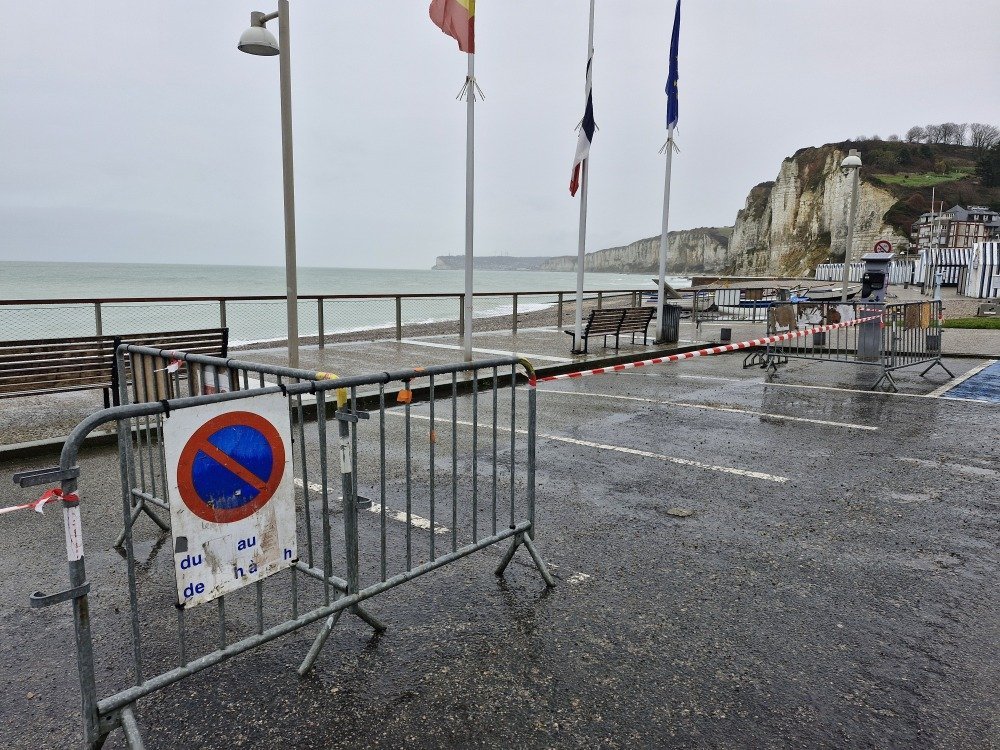 A Yport, interdiction de se garer le long du front de mer.