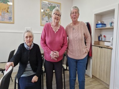Denise, Annie et Jeanine se retrouvent au club de l'Amiti&eacute; apr&egrave;s une nuit venteuse &agrave; Barfleur. - Julien Rojo