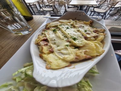 La Tartifoule classique et sa salade.