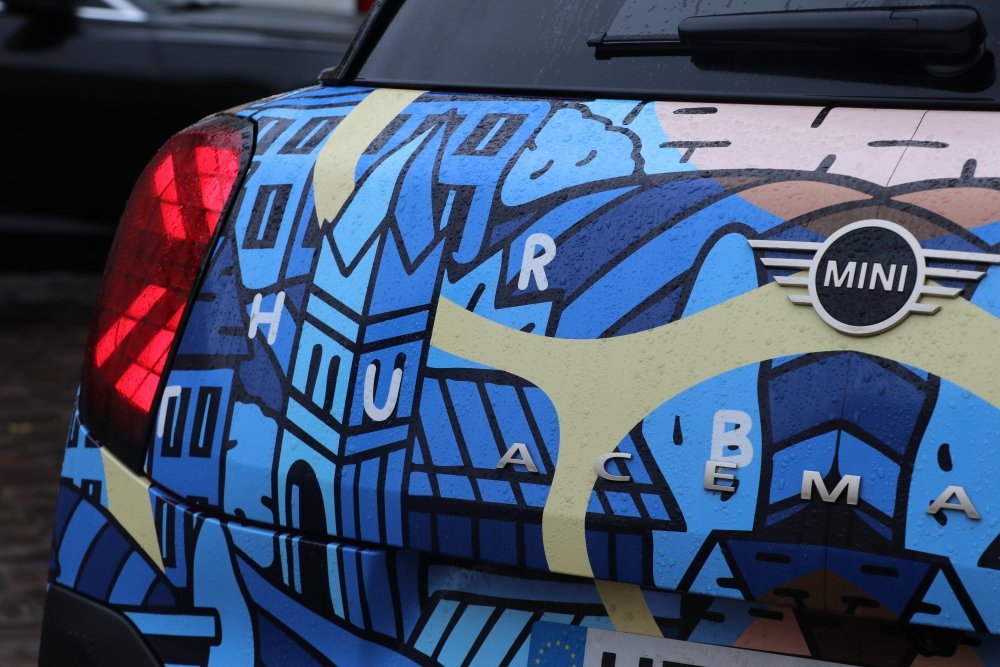 L'artiste Thurb a con&ccedil;u plusieurs visuels pour des &eacute;v&eacute;nements du territoire comme la Foire de Caen ou le Stade Malherbe mais aussi pour les cr&eacute;ateurs de contenus de Youtube McFly et Carlito et Inoxtag.