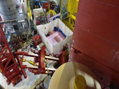 Ces chariots servent &agrave; basculer les immenses g&eacute;n&eacute;rateurs de vapeur. - Julien Rojo