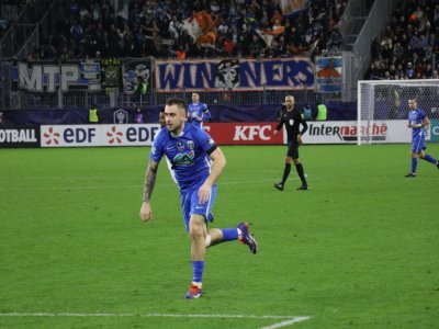 Romain Guillotte avait toujours de l'&eacute;nergie &agrave; revendre en fin de match. - L&eacute;o Besselievre