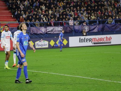 Le stade Michel d'Ornano n'&eacute;tait pas loin de l'explosion en fin de rencontre. - L&eacute;o Besselievre