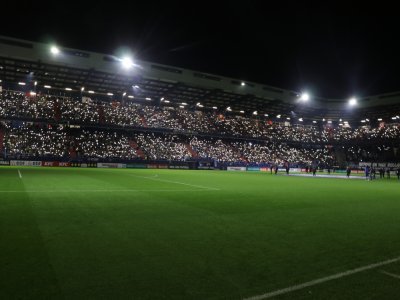 D'Ornano scintillait de milliers de flashs de t&eacute;l&eacute;phone avant la rencontre. - L&eacute;o Besselievre